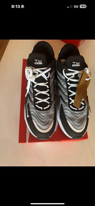 Nike Air Max Zapatillas Negras y Blancas SIN USAR