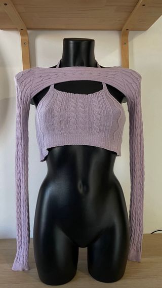 Set crop top con copri spalle rosa