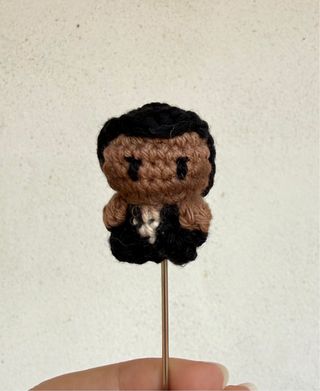 Mini amigurumi Simon Basset - Bridgerton