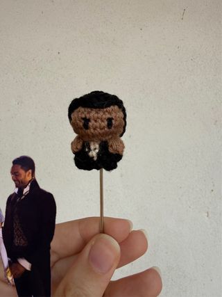 Mini amigurumi Simon Basset - Bridgerton