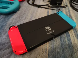 Nintendo Switch OLED con accessori e giochi