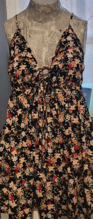 Vestido SHEIN floral negro multicolor talla XS
