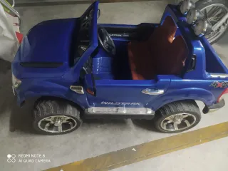 Coche eléctrico infantil azul