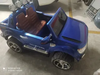 Coche eléctrico infantil azul