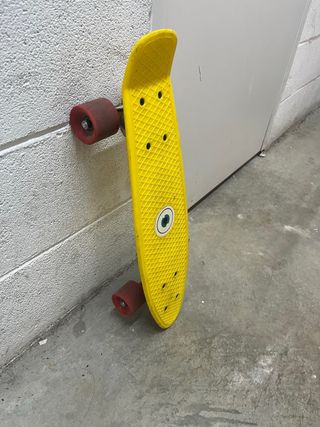 Monopatín amarillo poco uso