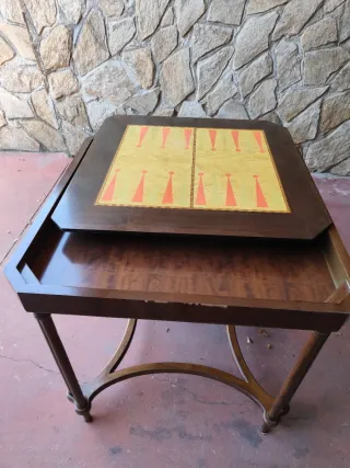 Mesa de juegos de madera