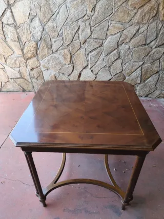 Mesa de juegos de madera