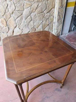 Mesa de juegos de madera