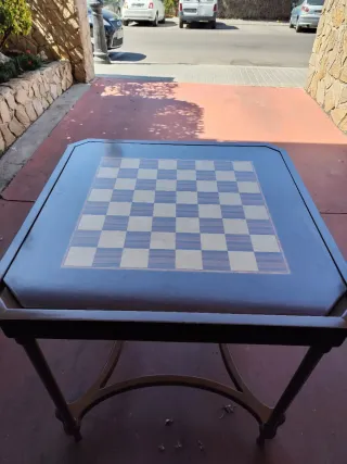 Mesa de juegos de madera