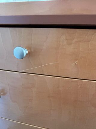 Cómoda de madera con espejo