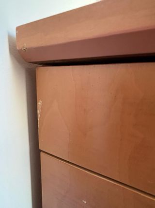 Cómoda de madera con espejo