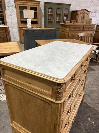 Cómoda Francesa Roble y Mármol