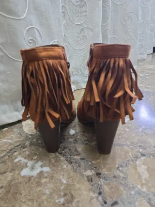 Botines ante marrón tacón flecos talla 40 no marca
