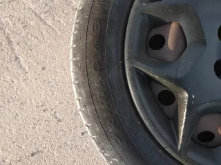 Ruedas 16" con llantas de acero y tapacubos