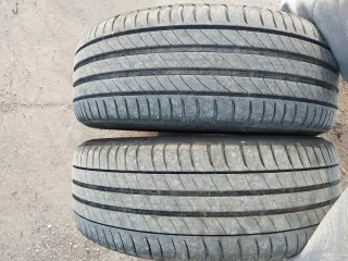 Ruedas 16" con llantas de acero y tapacubos