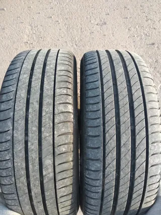 Ruedas 16" con llantas de acero y tapacubos