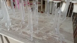 Soportes transparentes para platos/marcos