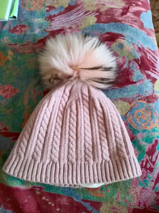 Cappello rosa con pompon