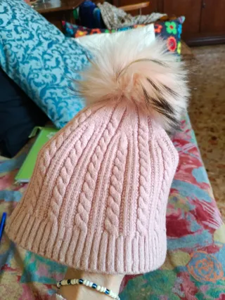 Cappello rosa con pompon