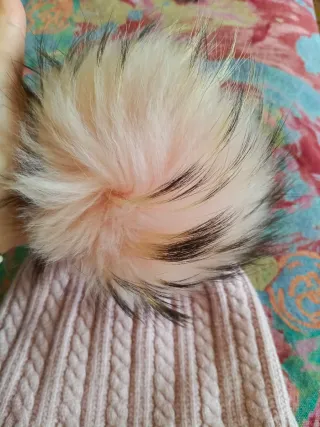 Cappello rosa con pompon