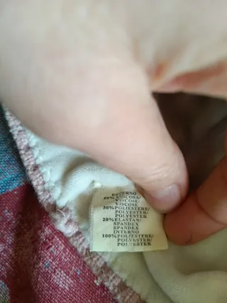 Cappello rosa con pompon