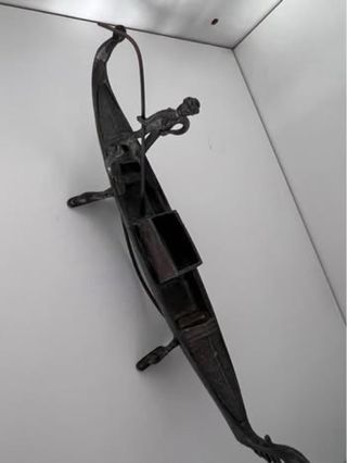 Antica gondola veneziana in bronzo
