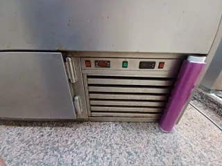 Vitrina expositora refrigerada con motor
