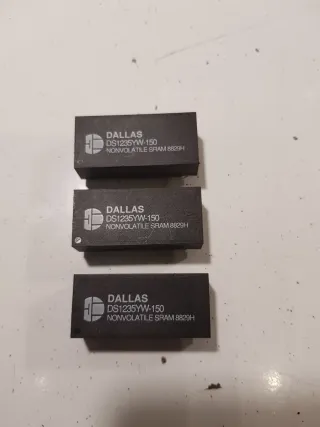 3 Memorias Dallas DS1235YW-150