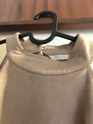 Vestido Guess cuello halter a rodilla sin estrenar