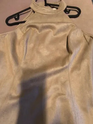 Vestido Guess cuello halter a rodilla sin estrenar