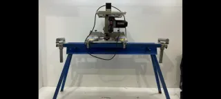 Banco de trabajo regulable con soportes