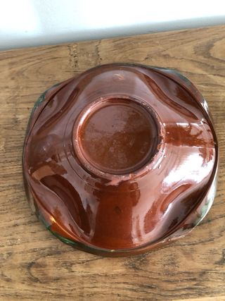 Fuente cerámica vintage dorada y verde