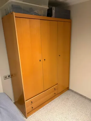 Armario de madera para habitación