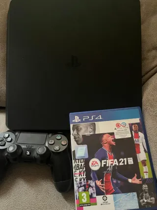 Consola PS4 Negra + FIFA 21 + Mando
