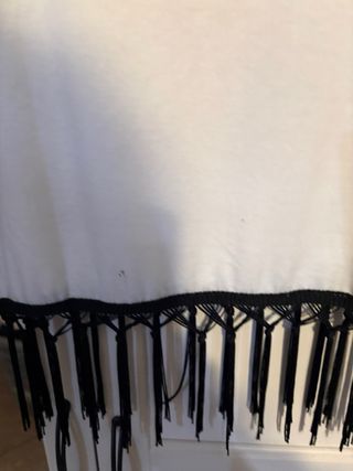 T-shirt con frange e stampa