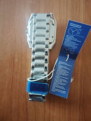 Reloj Skyline Nuevo con Cristales