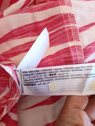 Falda midi Mango estampado tropical rosa y rojo