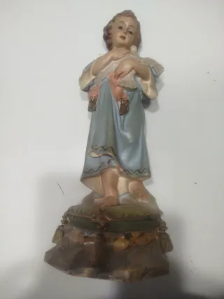 Estatua de cerámica infantil con cordero