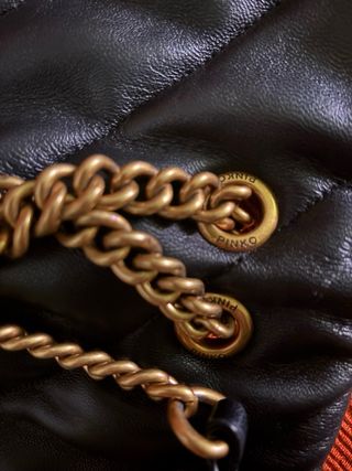 Borsa Pinko Nera con Dettagli Oro