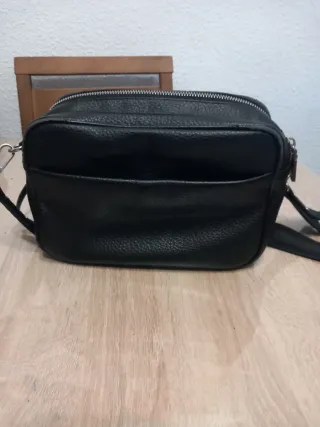 Bolso negro de piel