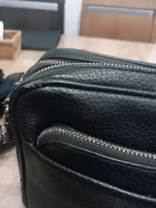 Bolso negro de piel