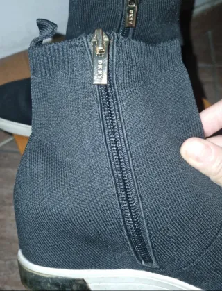 Stivaletto sneakers calza DKNY zeppa nero oro