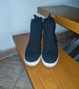 Stivaletto sneakers calza DKNY zeppa nero oro