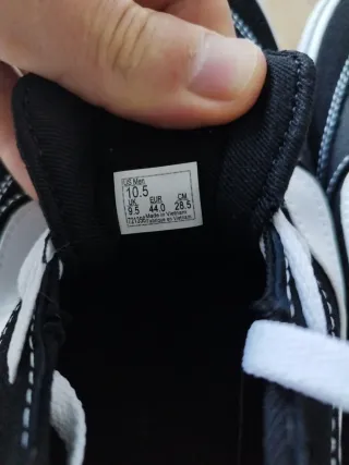 Sapatilhas Vans Pretas e Brancas