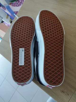 Sapatilhas Vans Pretas e Brancas