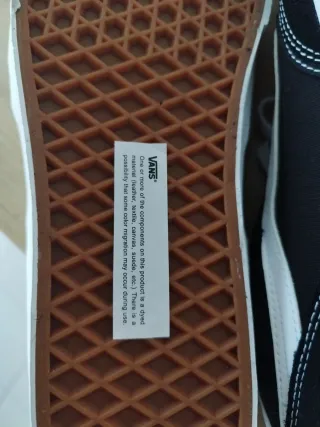 Sapatilhas Vans Pretas e Brancas