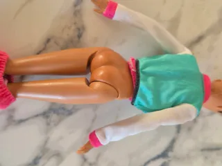 Muñeca Barbie Deportista con Bolso Morado