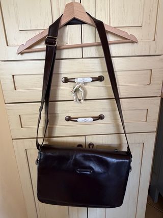 Tracolla Piquadro in cuoio marrone