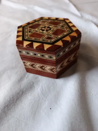 Cajita decorativa madera taracea 9cm