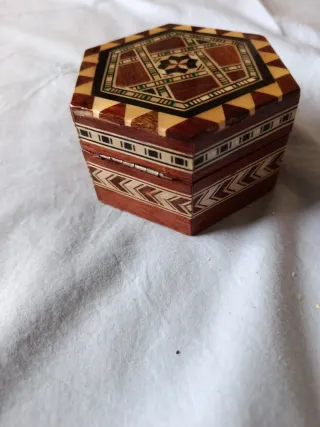 Cajita decorativa madera taracea 9cm